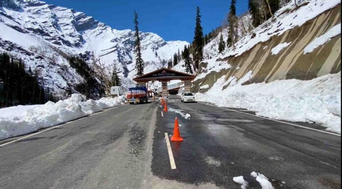 Snowfall in India in Atal Tunnel Rohtang